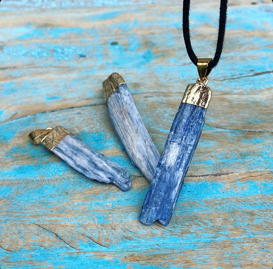 Kyanite pendant "EFFORTLESS CHANGE"