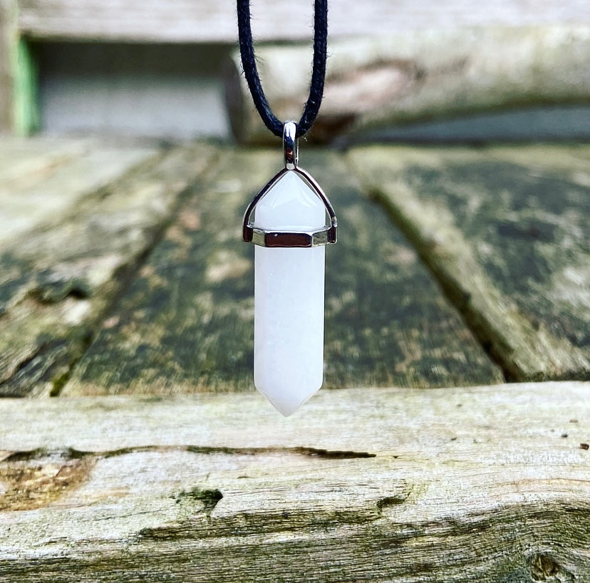 Dubbelpunt hanger Witte Jade "Loslaten & Vertrouwen"