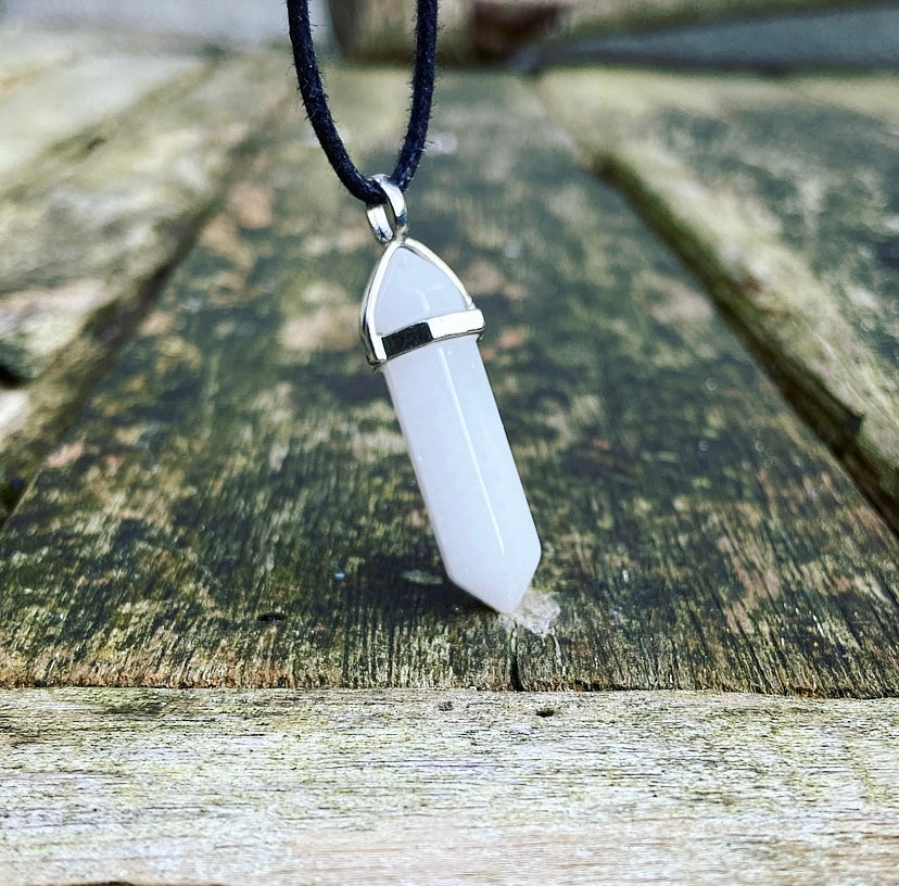 Dubbelpunt hanger Witte Jade "Loslaten & Vertrouwen"