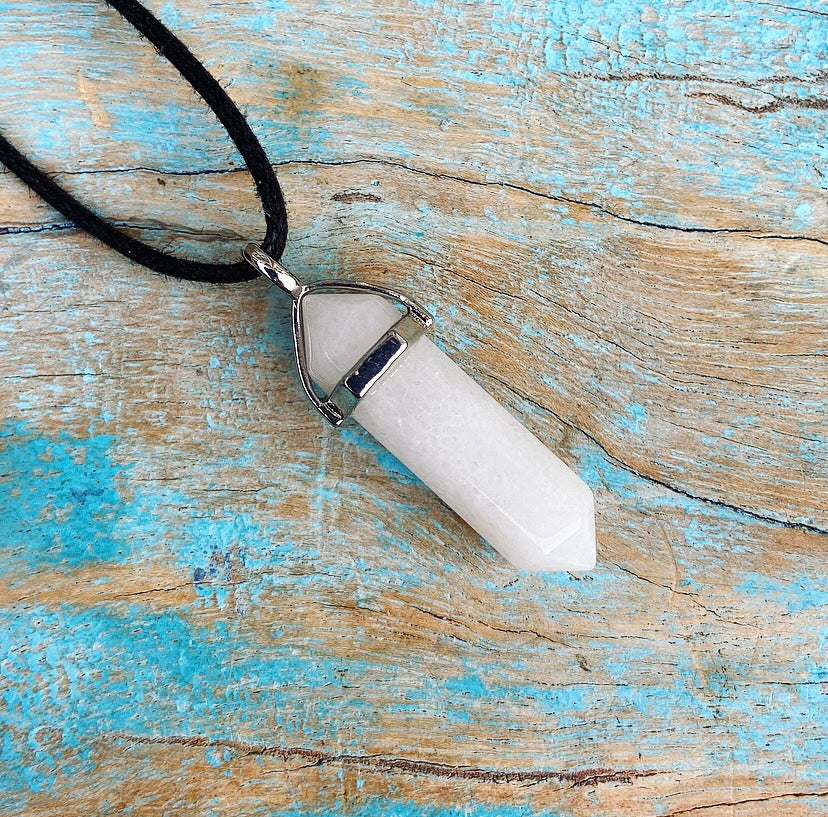 Dubbelpunt hanger Witte Jade "Loslaten & Vertrouwen"