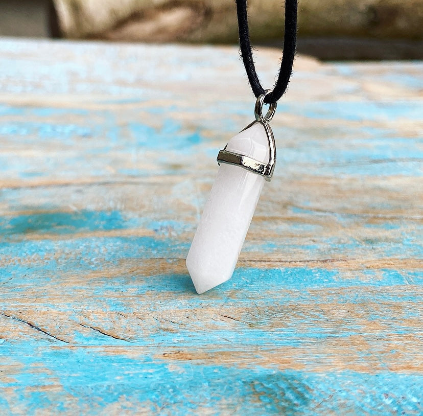 Dubbelpunt hanger Witte Jade "Loslaten & Vertrouwen"