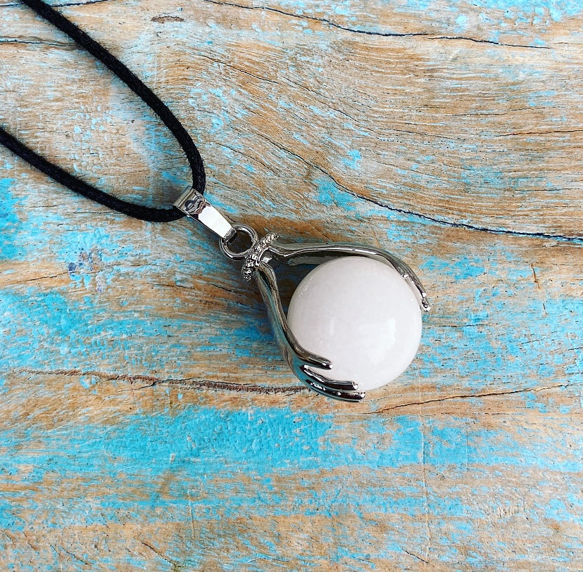Healing Hands hanger Witte Jade "Vertrouwen & Loslaten"