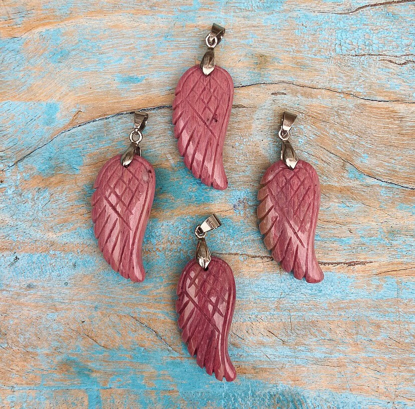 Angel Wing hanger Rhodoniet "Eerste Hulp bij Ongemak"