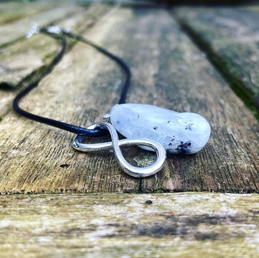 Zilveren Infinity met Maansteen ketting "To The Moon And Back"
