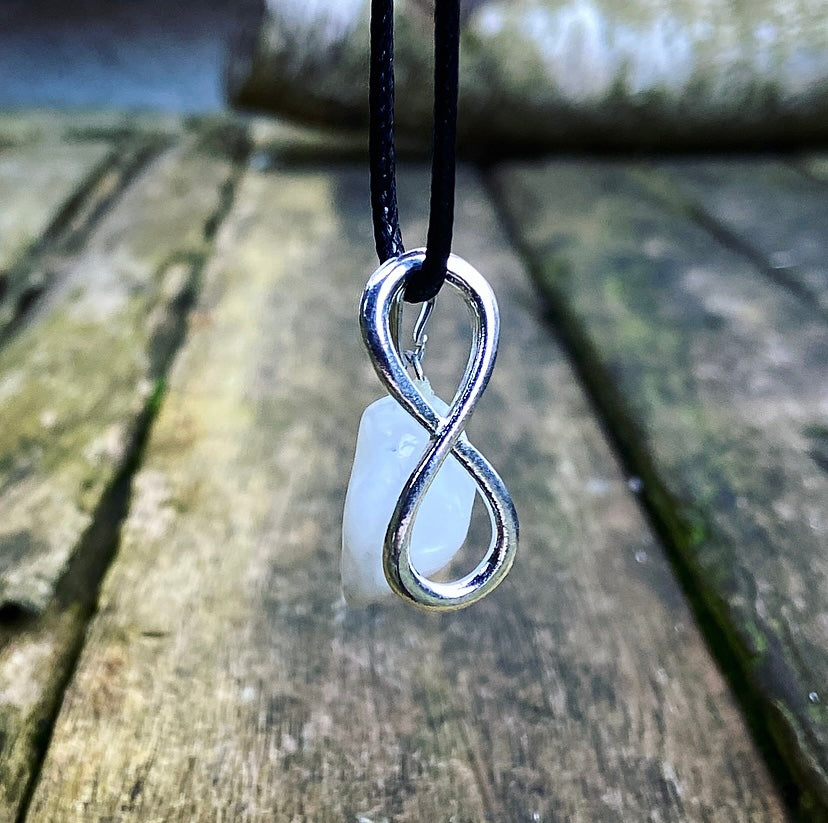 Zilveren Infinity met Maansteen ketting "To The Moon And Back"