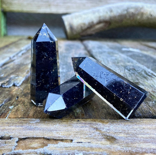 Shungiet & Zwarte Toermalijn Obelisk "Zuivering & Bescherming"