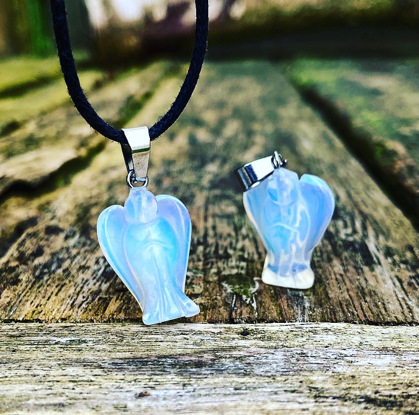 Engel aus Opalit „REINIGUNG & LEIDENSCHAFT“