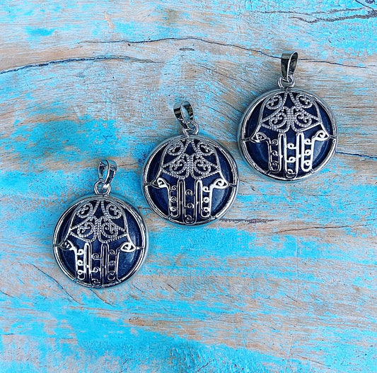 Kyanite pendant "Effortless Change"