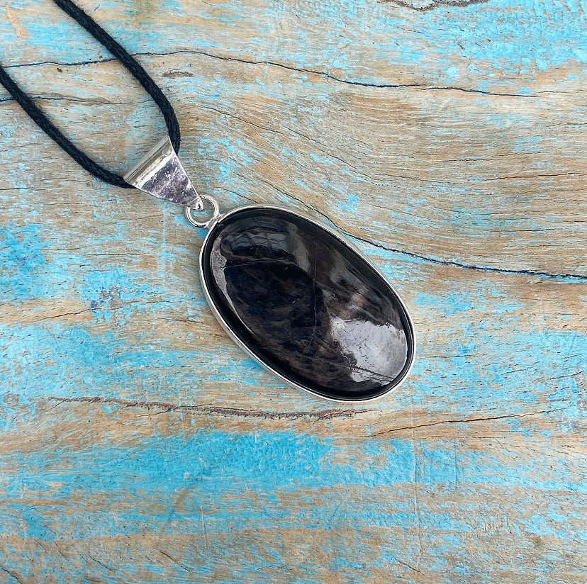 Hypersthene pendant "Aura of Superpower"