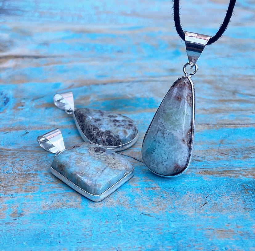 Larimar hanger "De Schat van Atlantis"