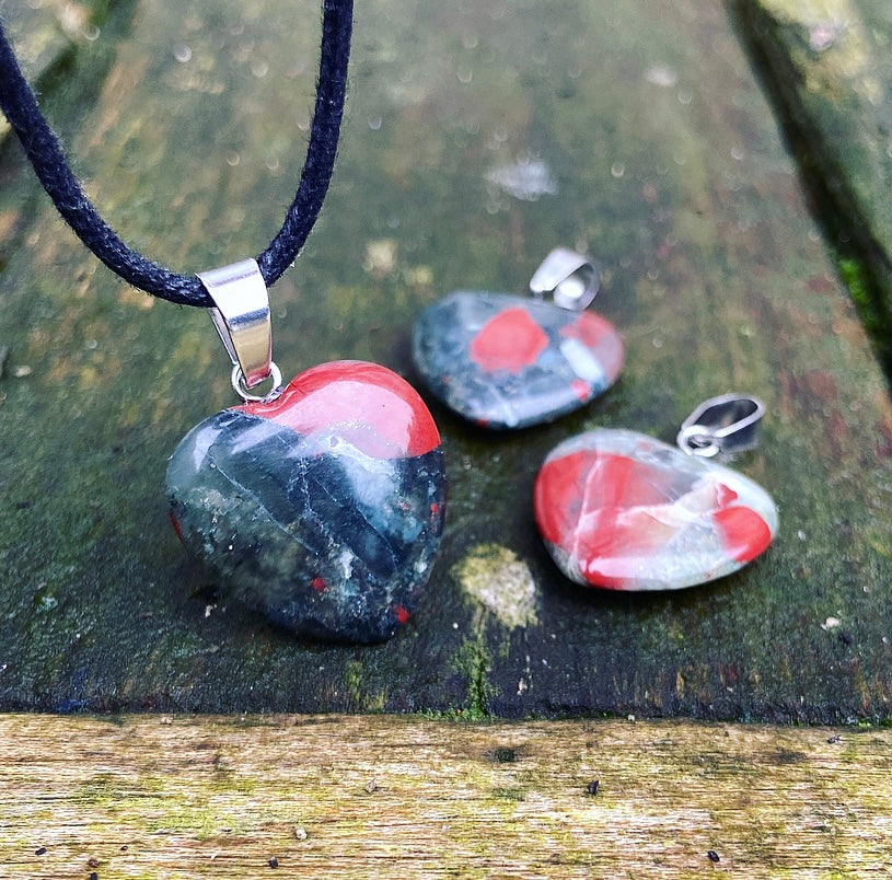 Heliotrope heart pendant "Courage & Vitality"