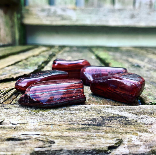 Rode Tijgeroog knuffelsteen "Zelferkenning & Waardering"