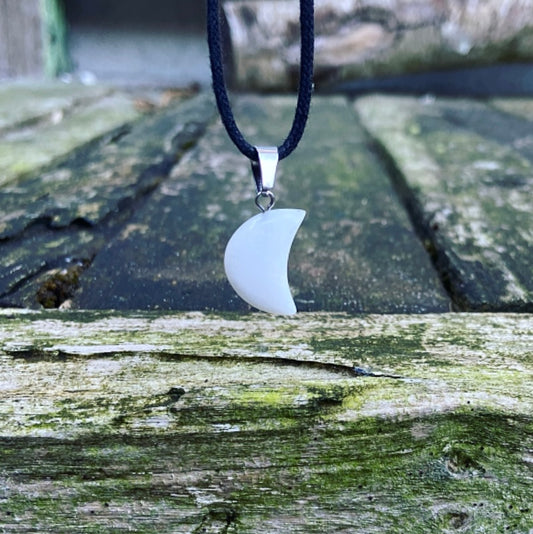 Moon Mood hangertje Witte Jade "Ik ben er weer"