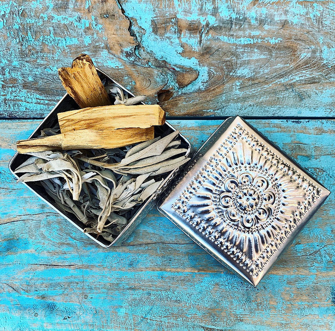 Huisreiniging met Witte Salie en Palo Santo