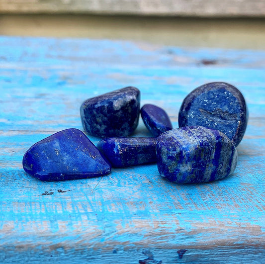 Lapis Lazuli knuffelsteen "Zelfvertrouwen"