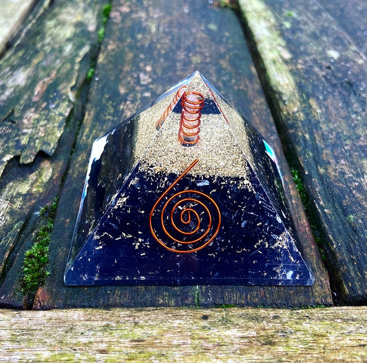 Shungiet & Zwarte Toermalijn Piramide "De Huisbeschermer"