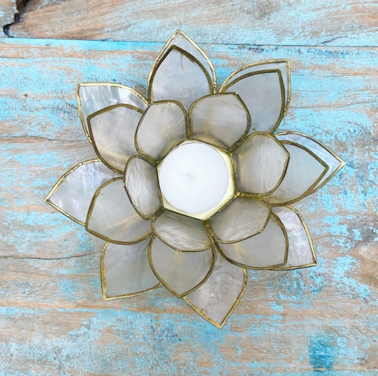 Lotus Sfeerlicht van capizschelp "Waar licht tot bloei komt"