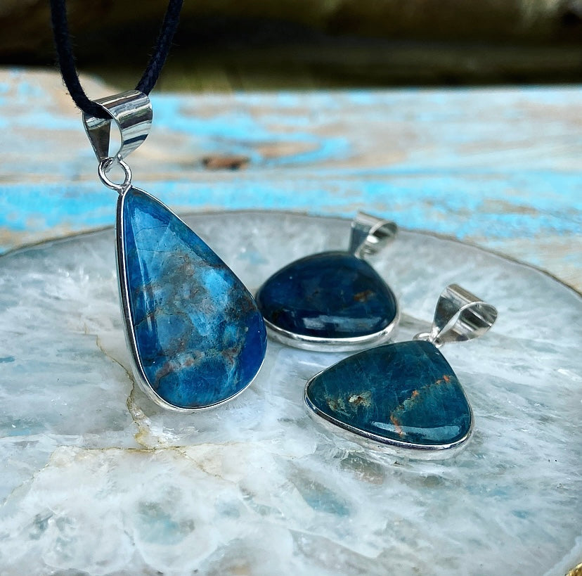 Blauer Apatit-Anhänger „Spiritual Guide“