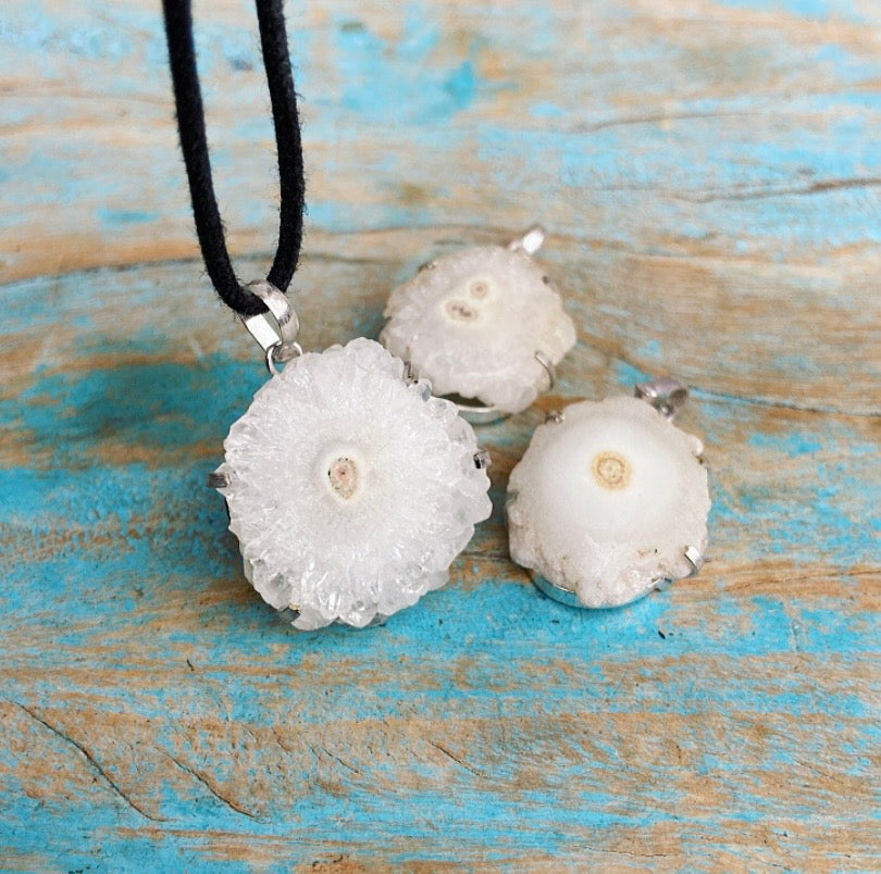 Aurora Kwarts hanger "Mantra Magic"