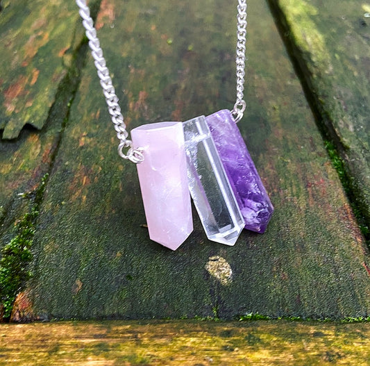 Gouden Driehoek edelsteensieraad "Liefde, kracht en wijsheid"