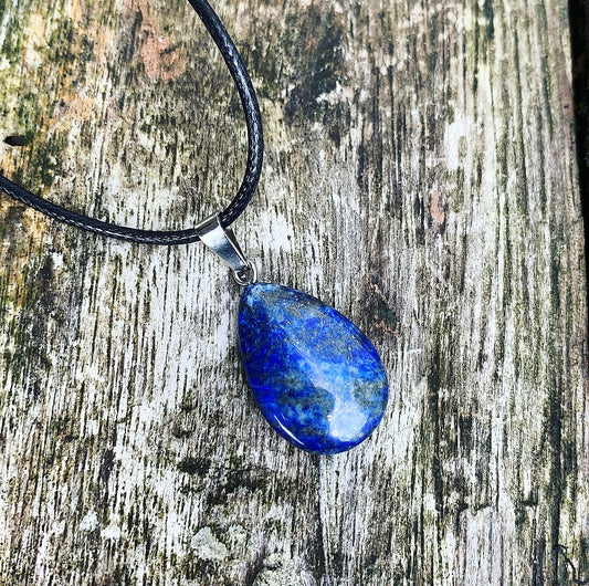 Hanger Lapis met pyriet "Knopen Doorhakken"