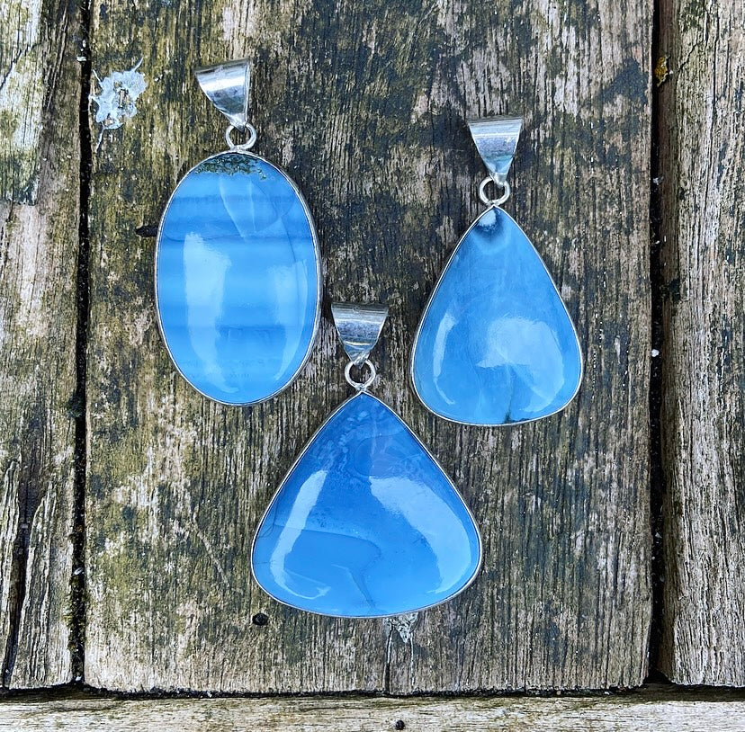 Blauwe Owyhee Opaal Hanger "De Heilige Bron"