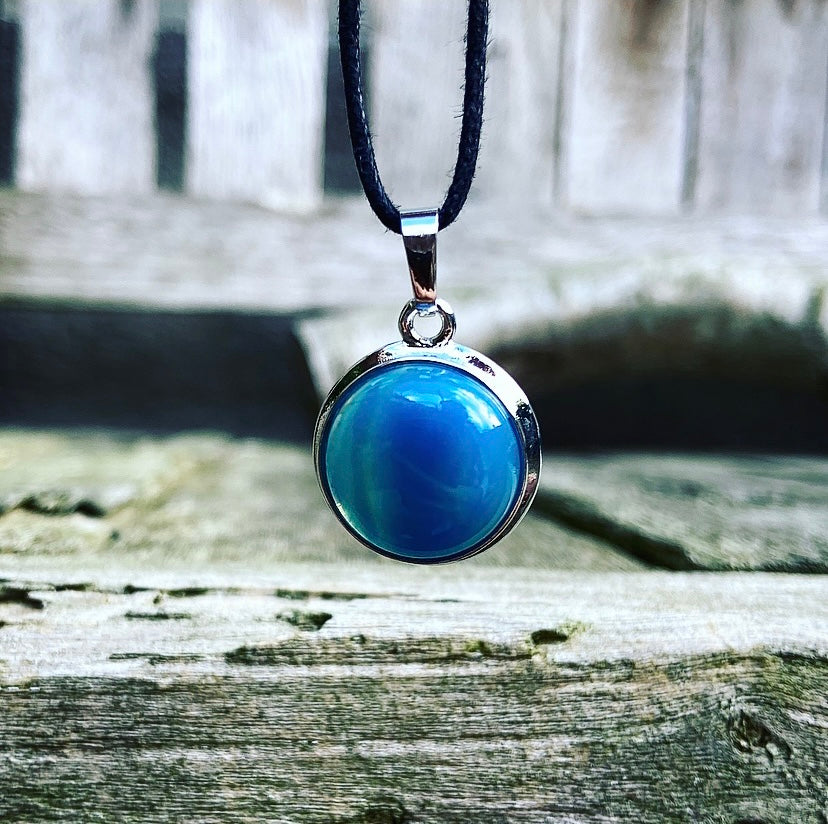 Blue agate pendant "Self-confidence & Self-esteem"
