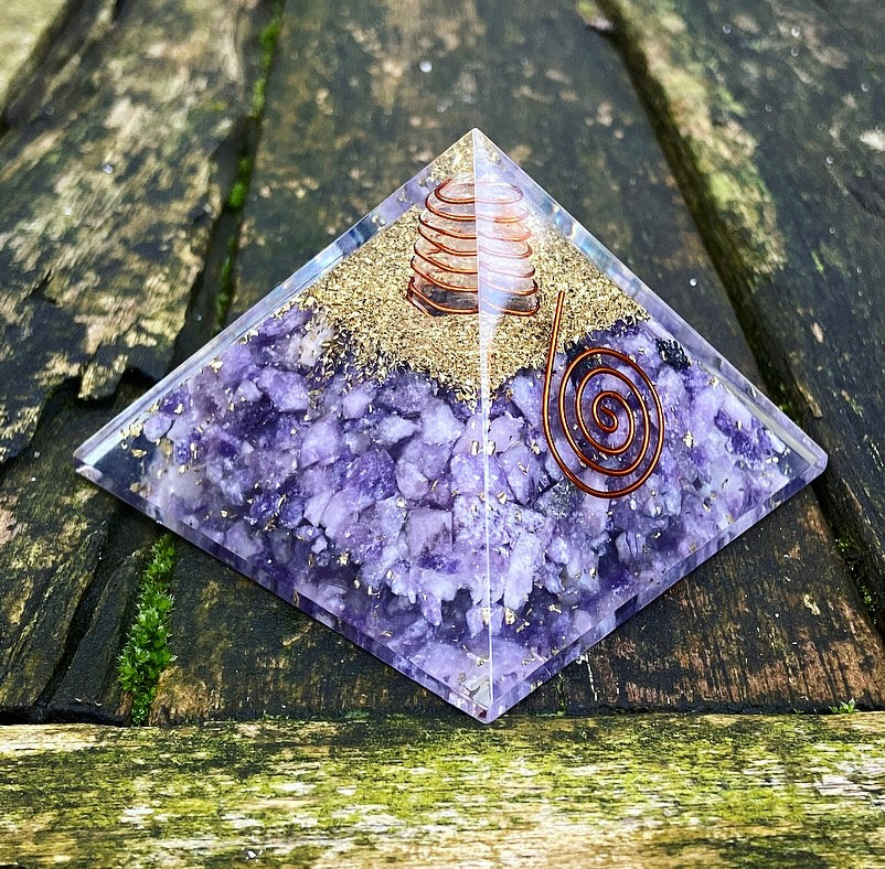 Lepidolith-Orgonpyramide „Gute Nachtruhe“