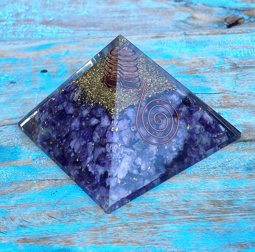 Lepidolith-Orgonpyramide „Gute Nachtruhe“