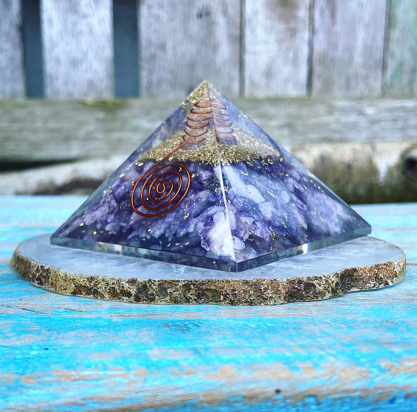 Lepidolith-Orgonpyramide „Gute Nachtruhe“