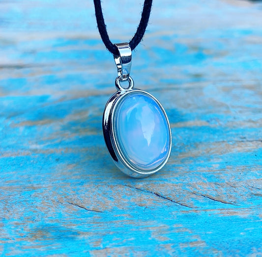 Opaliet hanger "ZUIVERING & PASSIE"