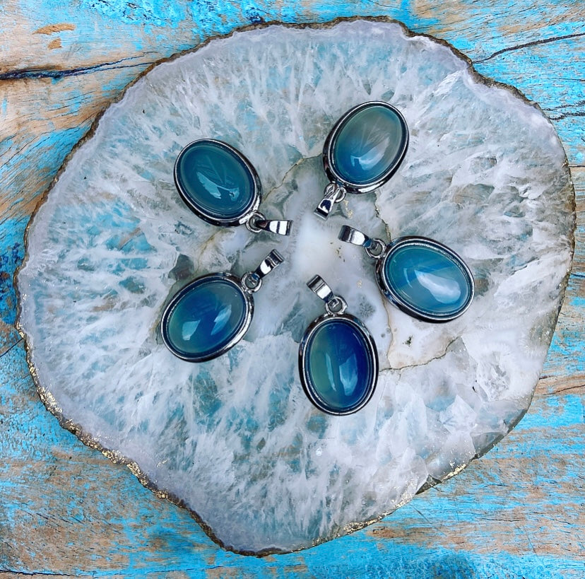 Blue agate pendant "Self-confidence & Self-esteem"