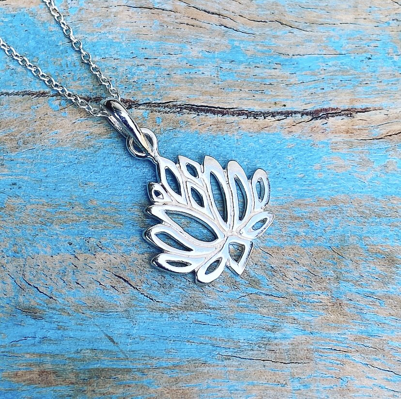 Silberanhänger "Lotus, Blume der Weisheit"