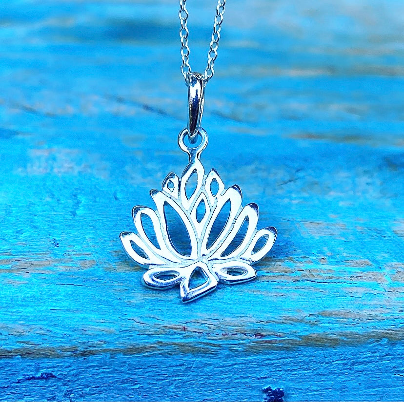 Silberanhänger "Lotus, Blume der Weisheit"
