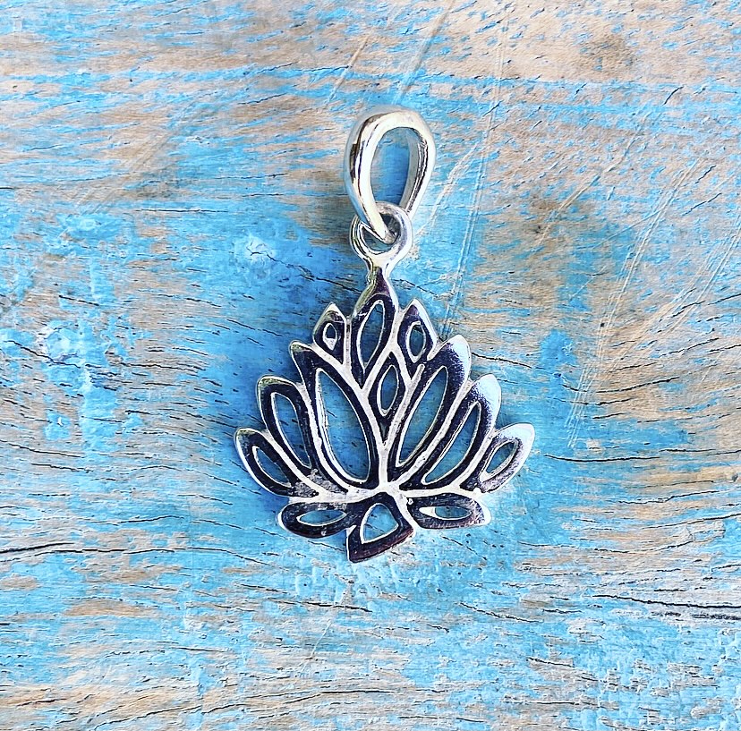 Silberanhänger "Lotus, Blume der Weisheit"