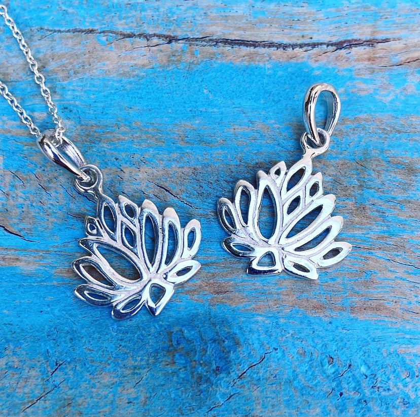 Silberanhänger "Lotus, Blume der Weisheit"