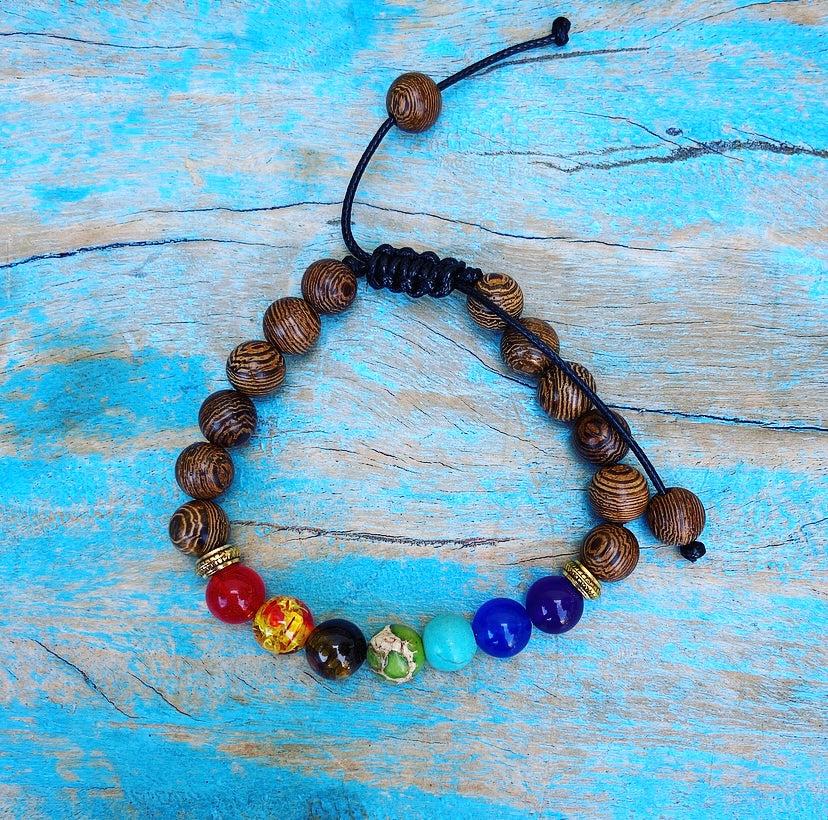 Wengé armband "Zeven Chakra Affirmaties"