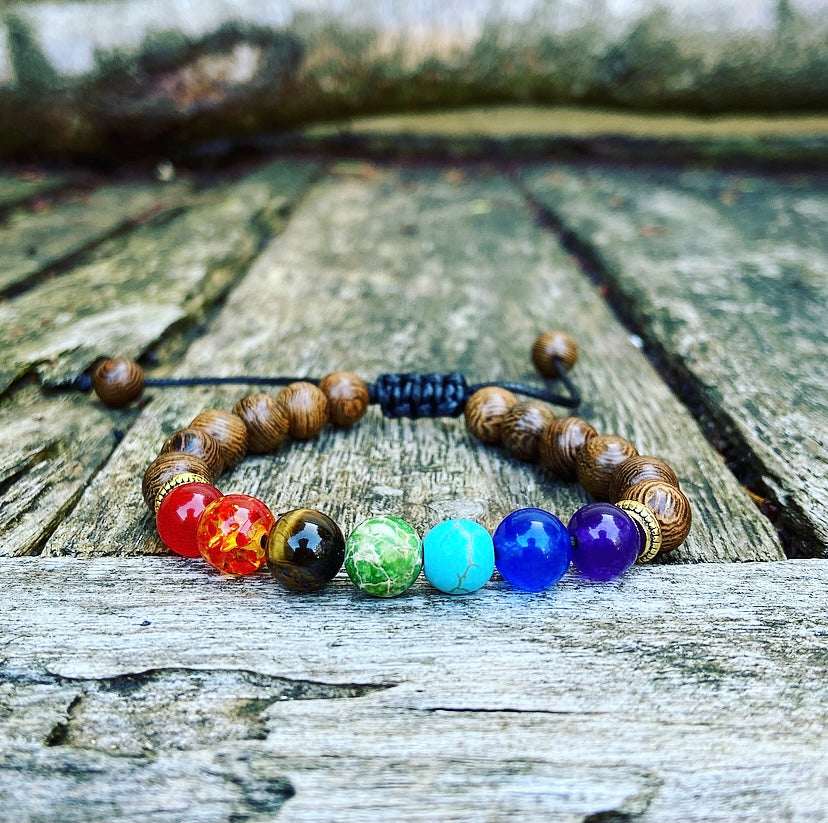Wengé armband "Zeven Chakra Affirmaties"
