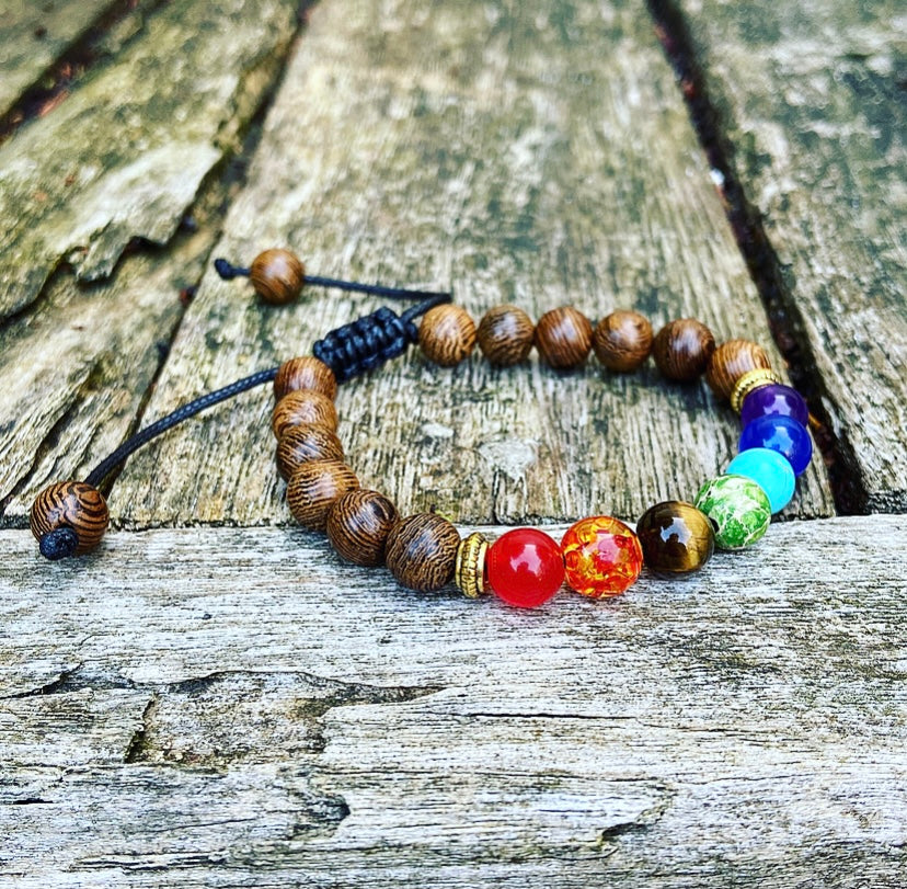 Wengé armband "Zeven Chakra Affirmaties"