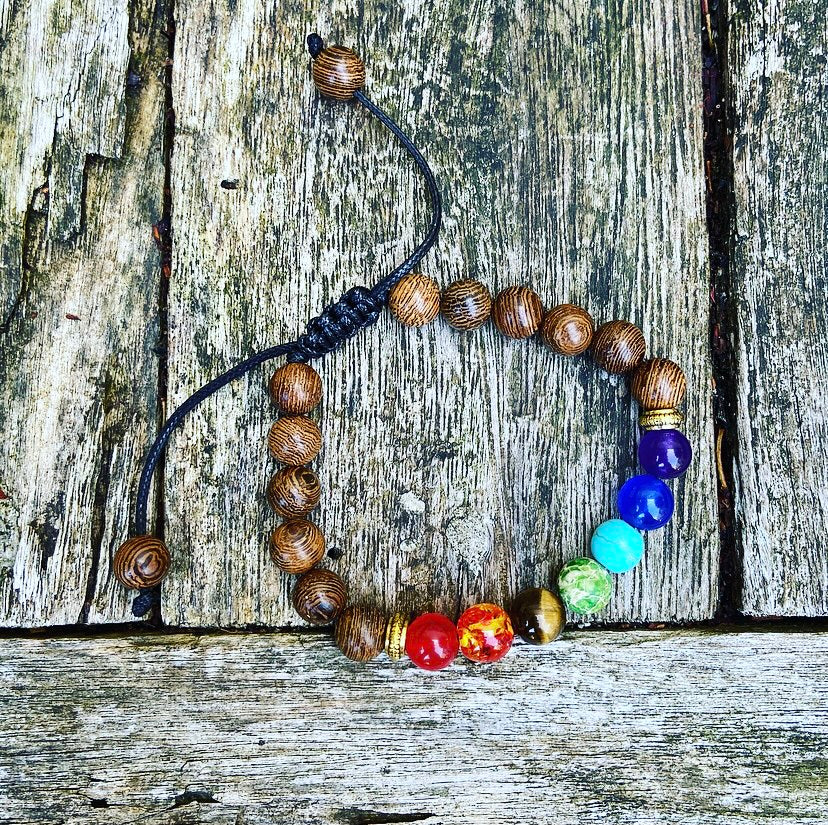 Wengé armband "Zeven Chakra Affirmaties"