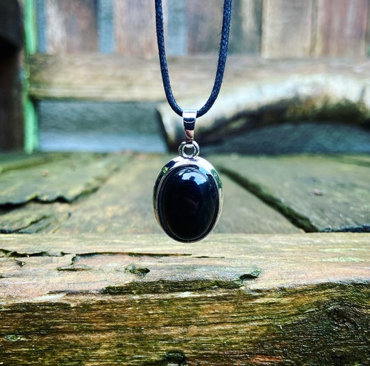 Onyx hanger "Stop met Doemdenken"