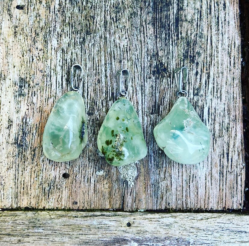 Prehniet hangertje "Volg je Gevoel"