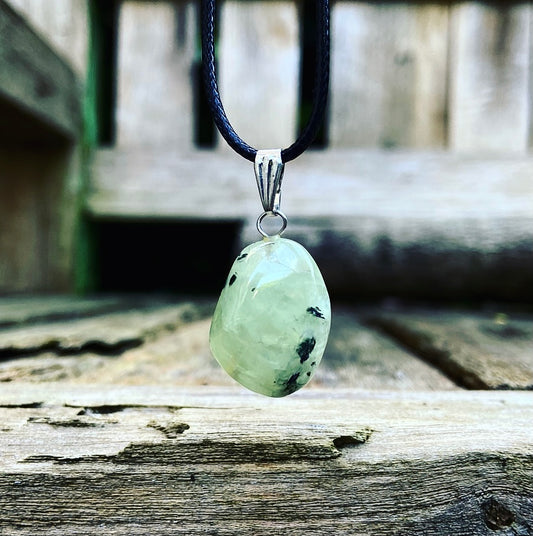 Prehniet hangertje "Volg je Gevoel"