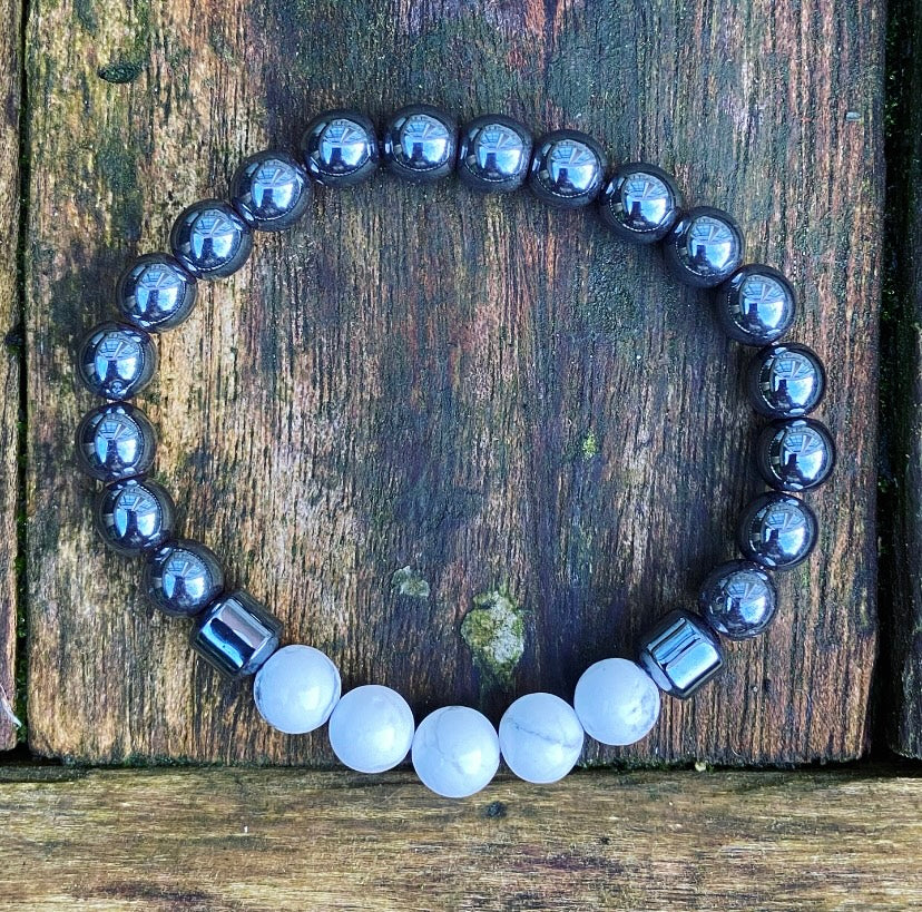 Howliet en hematiet armband "Onthaasten & Ontgiften"