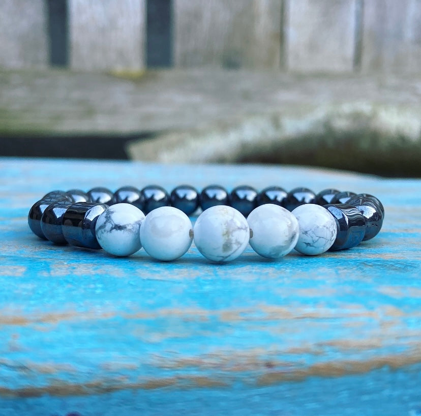 Howliet en hematiet armband "Onthaasten & Ontgiften"
