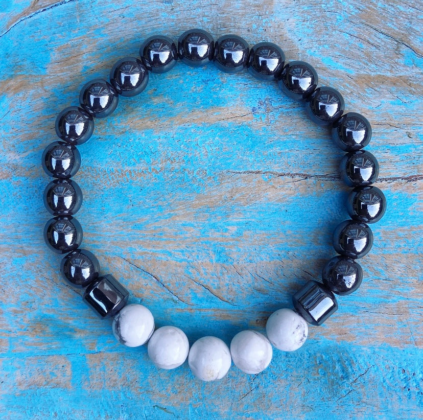 Howliet en hematiet armband "Onthaasten & Ontgiften"