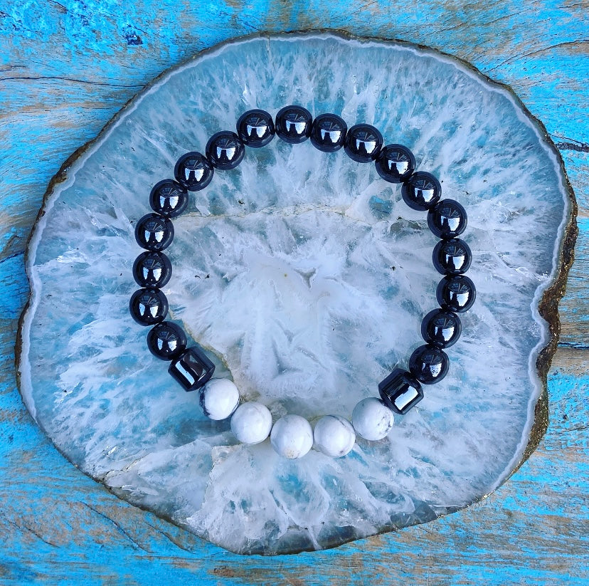 Howliet en hematiet armband "Onthaasten & Ontgiften"