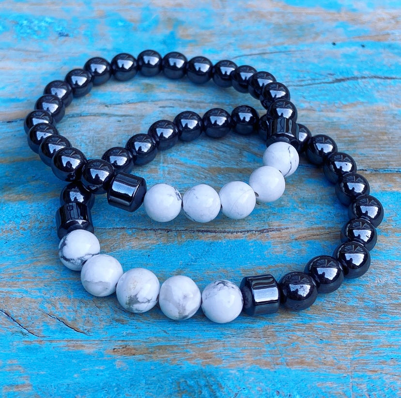 Howliet en hematiet armband "Onthaasten & Ontgiften"