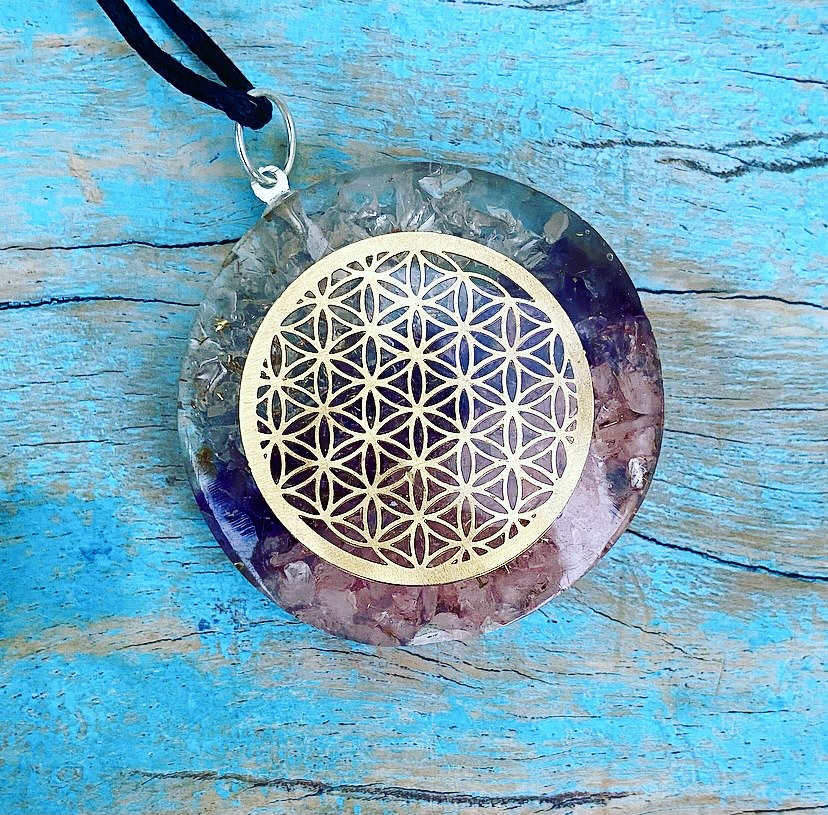 Orgon hanger "Gouden Driehoek Energie"