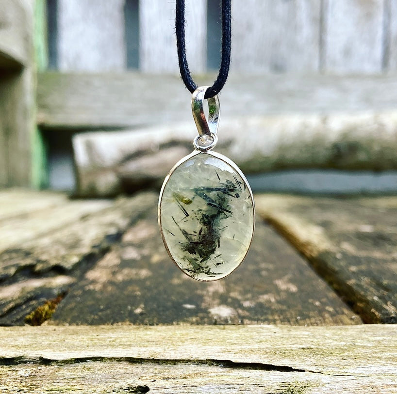 Prehnite pendant "Follow your feeling"